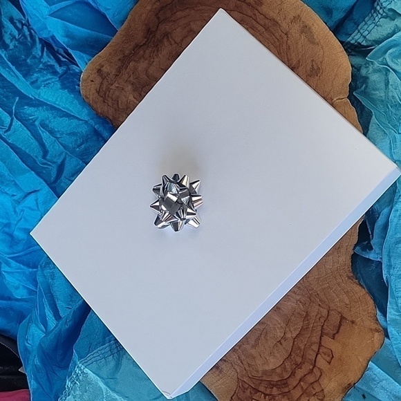 New Handmade Honeycomb Shape Yellow Resin Keepsake Dish With Wrapped Gift Box - Picture 8 of 10